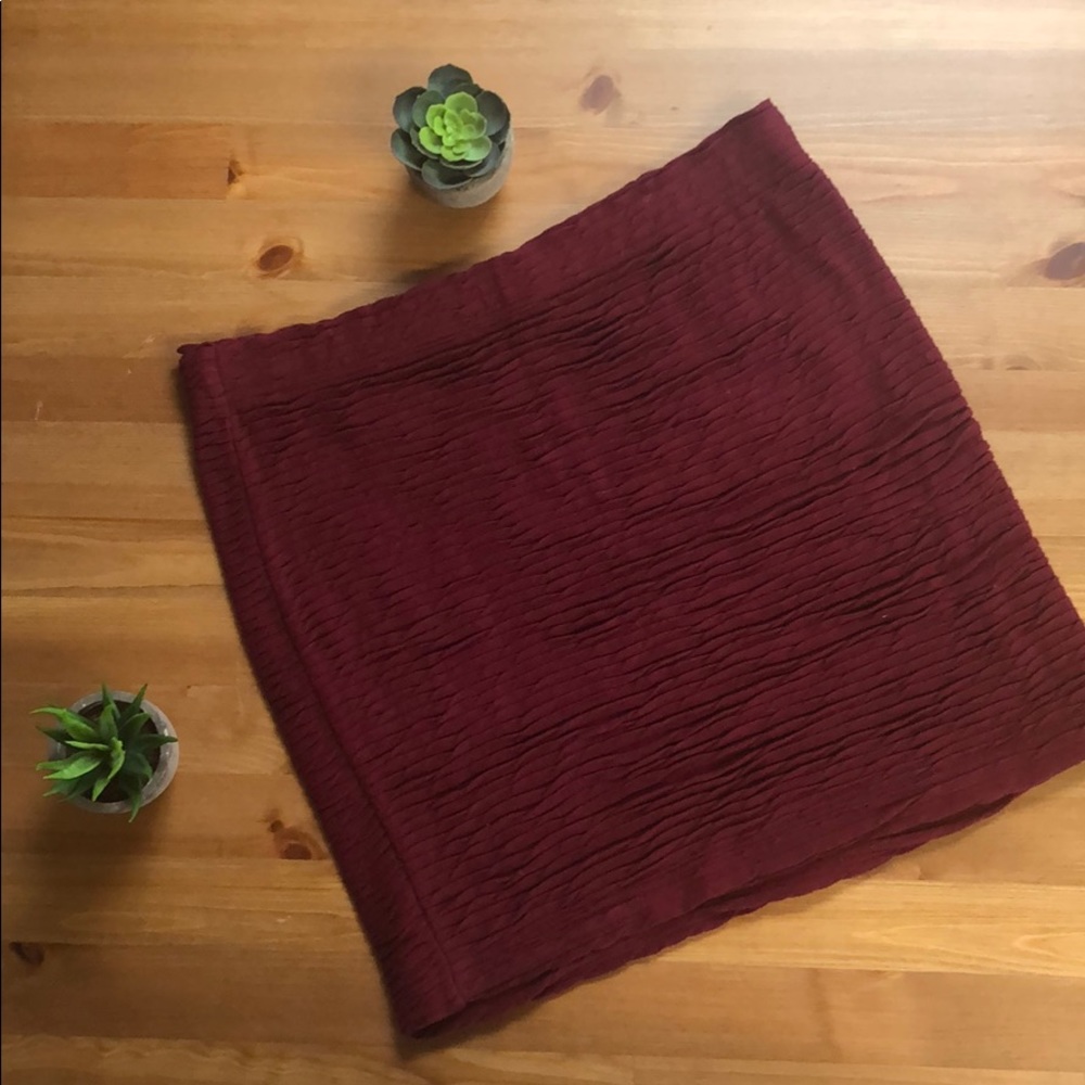 F21 • Burgundy rouch body con skirt